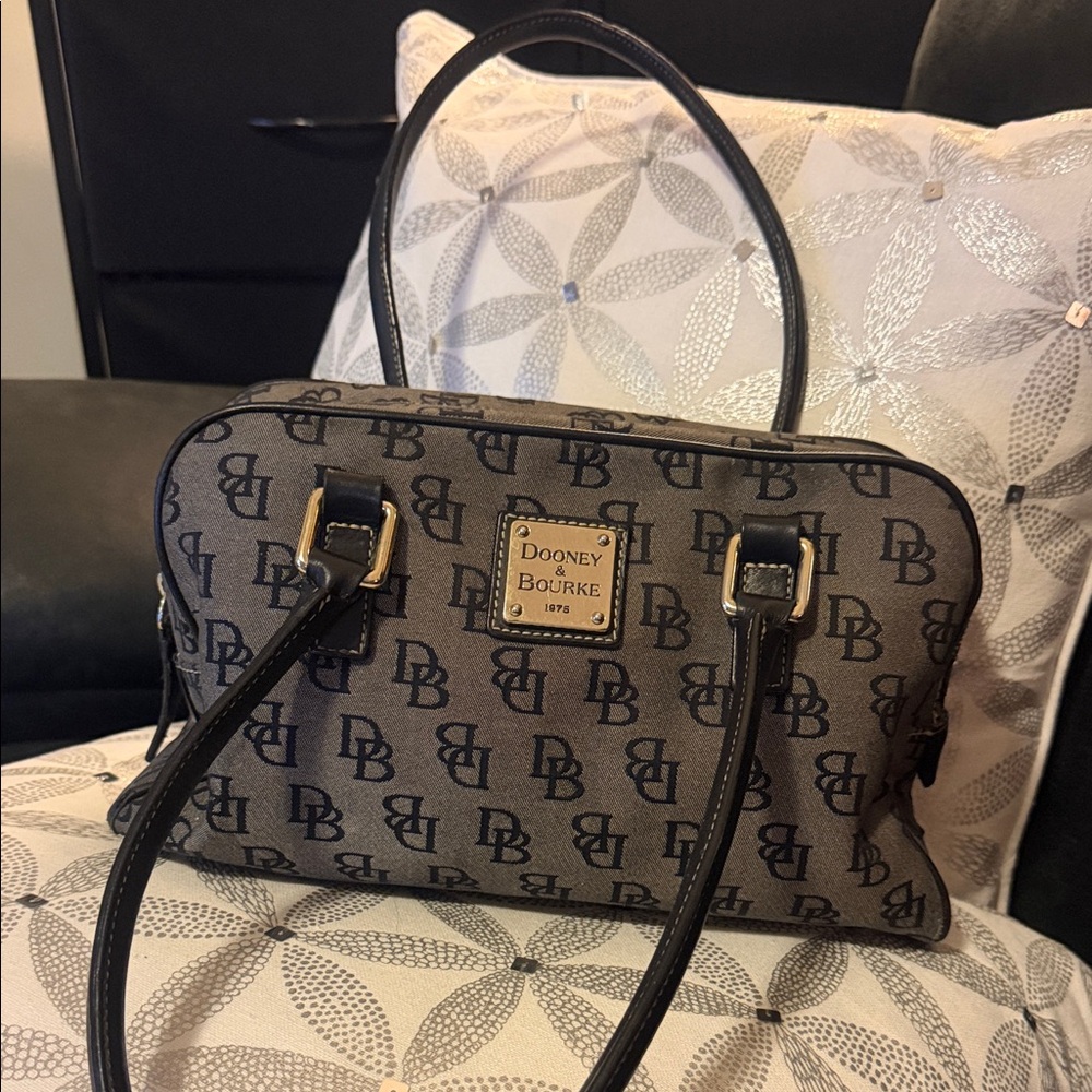 Dooney & Bourke Black and Gray Monogram Shoulder Bag 💼 Vintage